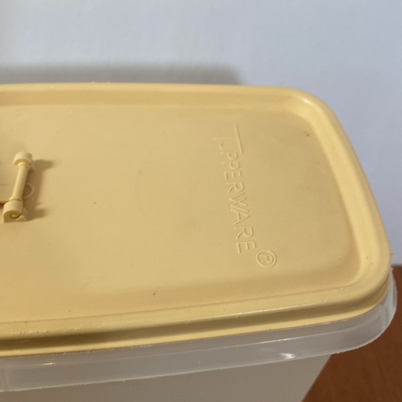VTG 13 cup 469-6 Tupperware cereal keeper storage container pour gold lid - Picture 3 of 8